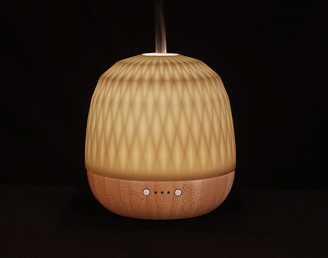 Luca-ECO vänliga Bamboo bas ultraljud Diffuser med varmt gult ljus.